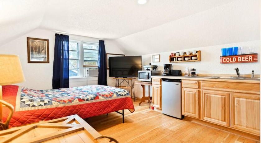 Billings (MT) Bo360 Multi-Family Group Sanctuary with Hot tub 4-Star Accommodation view