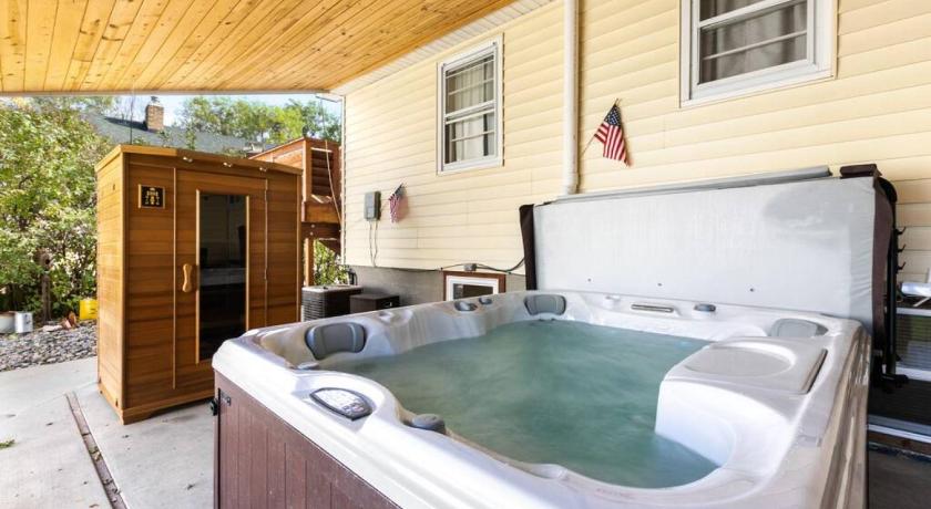 빌링스 (MT) Bo360 Bungalow with Hot Tub and Sauna 4성급 숙소 로비
