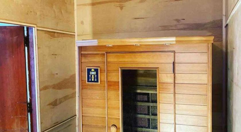빌링스 (MT) Bo360 Bungalow with Hot Tub and Sauna 4성급 숙소 레스토랑