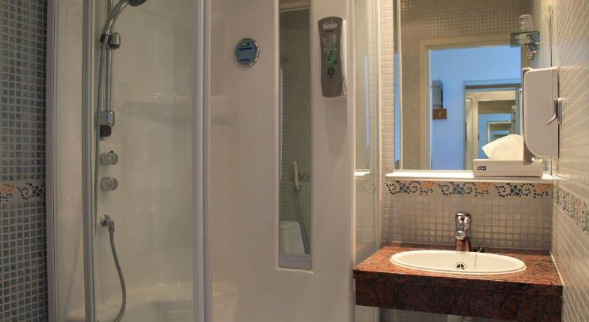 Image of 1 Single Bed, Nonsmoking, Attic, Fifth Floor Room, Elevator Up To Fourth Floor, Steam Shower 9
