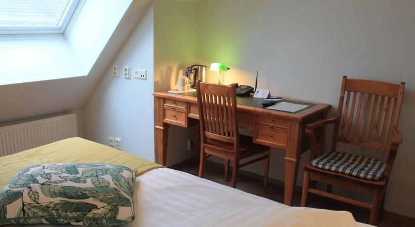 Image of 1 Single Bed, Nonsmoking, Attic, Fifth Floor Room, Elevator Up To Fourth Floor, Steam Shower 6