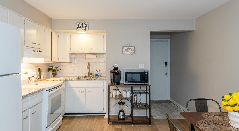 ケタリング Modern 2BR Gem Steps to The Greene UD & WPAFB 4つ星 宿泊施設 プール