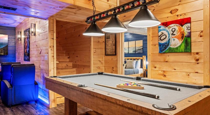 4 BD Luxury Cabin-Pool Table-Arcade-Hot Tub-Fire Pit-Coffee Bar-S'mores Bars