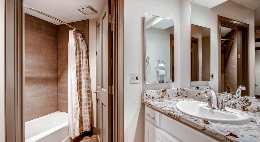 Image of Premier 3 Bedroom Condominium 13