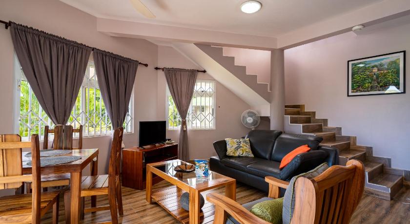 Au Cap Self Catering Guest House – Victoria, NY