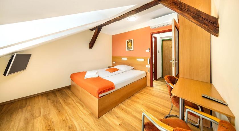 Image of Single Room 1