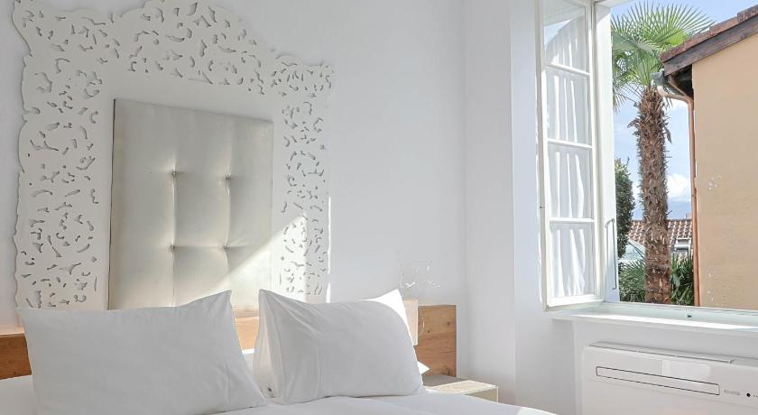 Image of Charme Double Room with Balcony 7