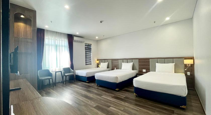 Image of Deluxe Triple Room with Sea View 0