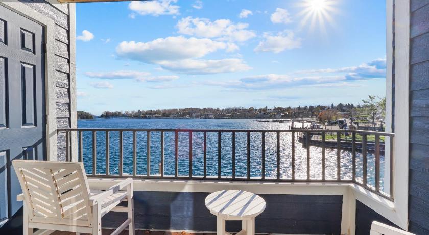 샤를브와 (MI) 233 Edgewater Inn 4성급 숙소 외관