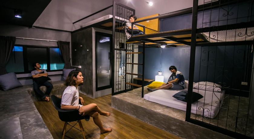 รูปของห้องสำหรับครอบครัว (1 เตียงใหญ่และ 2 เตียงเดี่ยว) (Family (1 double bed and 2 single beds)) 1