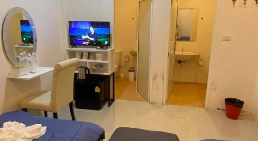 푸켓 ขุนโลหะ 3성급 호텔 수영장