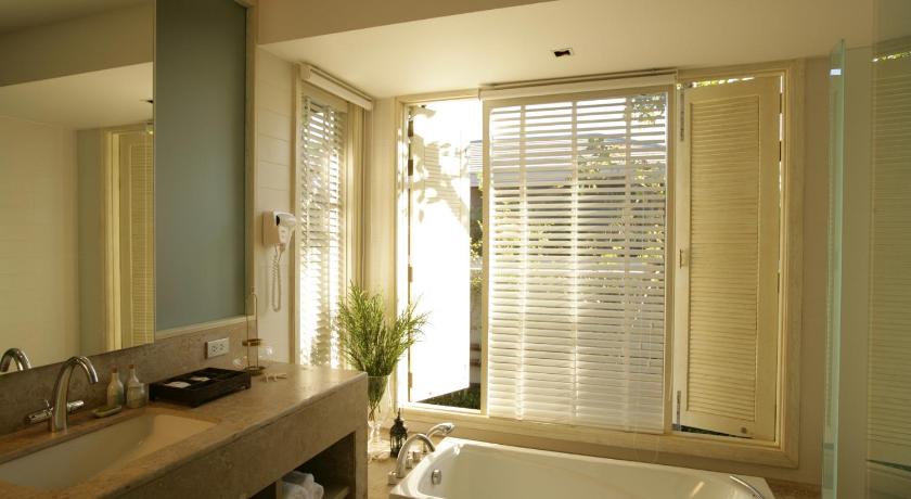 Image of Pool Village, King or Twin Room with Pool Access, Non-Smoking 2