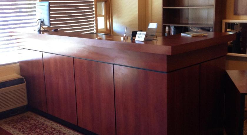 Grays Harbor Inn & Suites photo