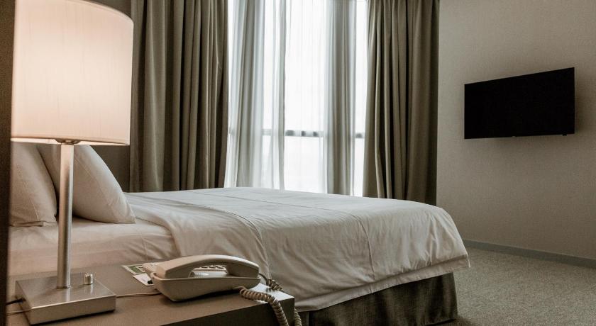 Image of Deluxe King Room 5