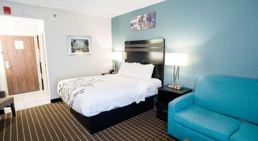 Foto, millel on kujutatud Queen Suite with Sofa Bed - Non Smoking 1