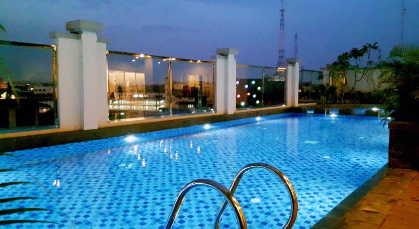 a large swimming pool in a hotel room, Swiss Belinn Tunjungan in Surabaya