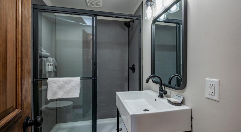 오클랜드 (MD) Cove Creek Lodge 210 Standard Double Queen Fireplace Room 3성급 숙소 외관