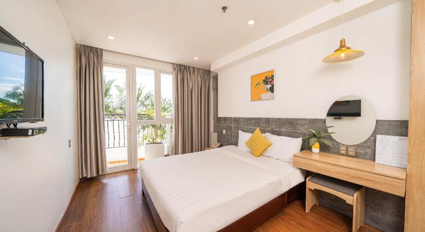 Image of Deluxe Double Room with Balcony 6