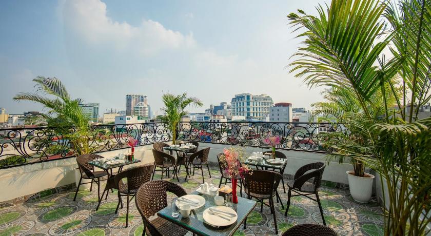 Hanoi Dream Premium Hotel & Spa 4-Star Hotel pool