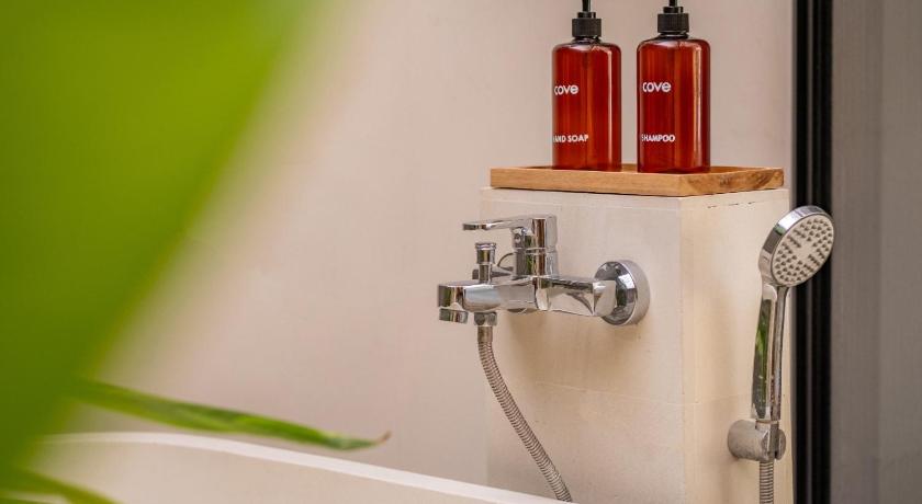 バリ Cove Anantaha Loft & Villa 3つ星 ホテル プール