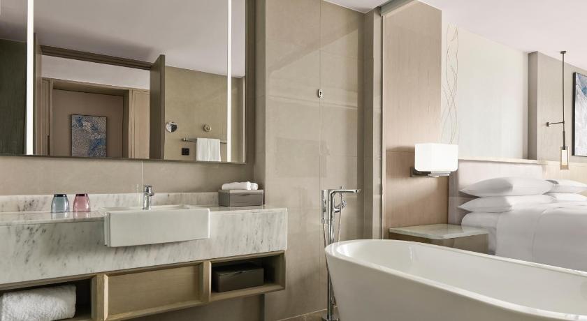 Image of High-Floor City View King, Guest room, 1 King, City view, High floor 2