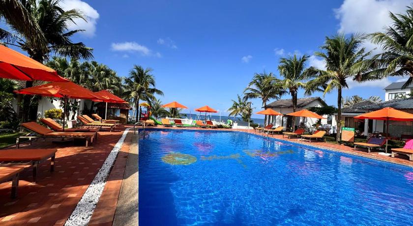 Image of Deluxe Bungalow with Pool View 8