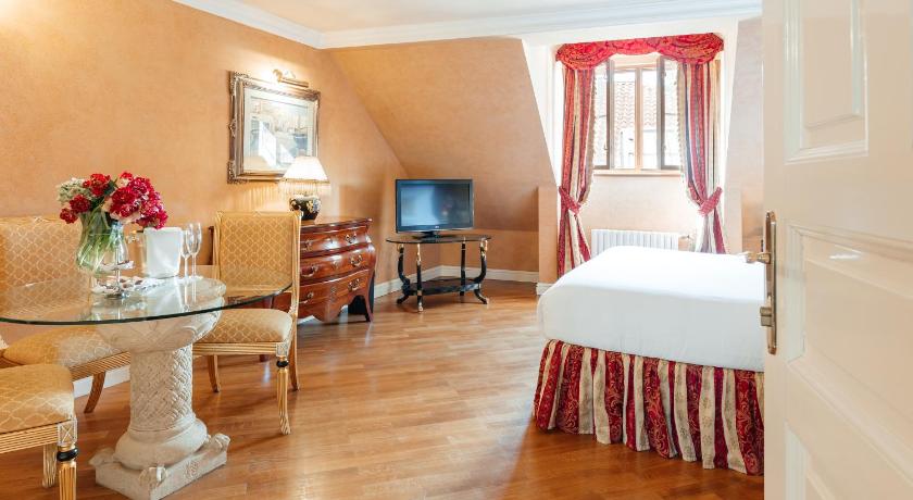 Image of Family Room 5