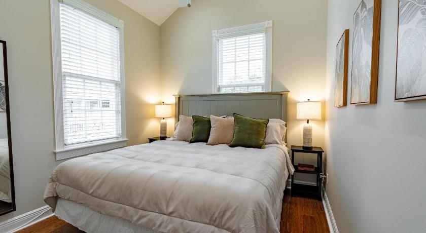 Key West Tortugas Harbor Light Suite 4-Star Accommodation pool