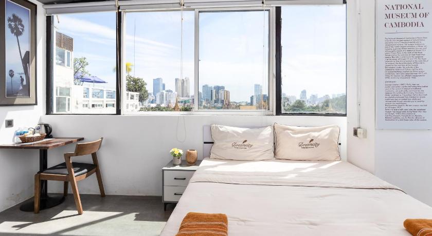 Sky hotel - Rooms & Free laundry - 50m to Royal Palace