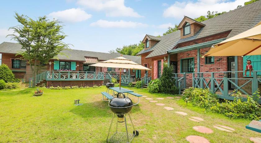 Incheon Ganghwa French Garden Pension 3-Star Guesthouse pool