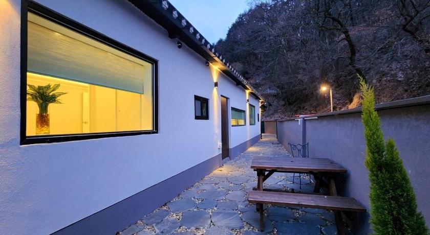 全州 Byeolhana Private Pension 3つ星 ゲストハウス プール