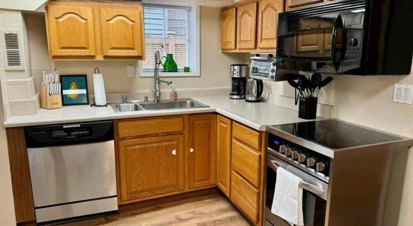 西雅圖 Seattle-Queen Anne--7 BR 3 BA--One Block to SPU 5星级 住宿 餐厅