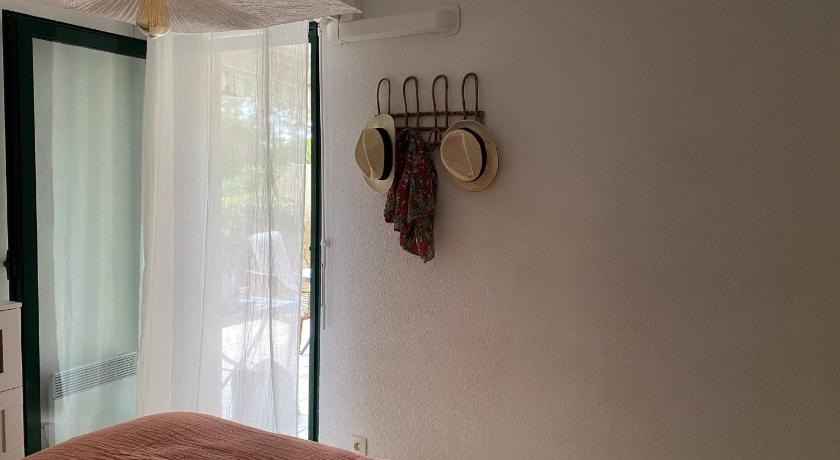 Bikini un apt proche de la place - image 29