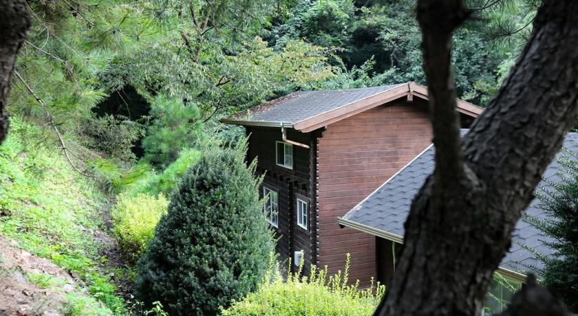 Danyang Sobaeksan Log Pension 3-Star Guesthouse exterior