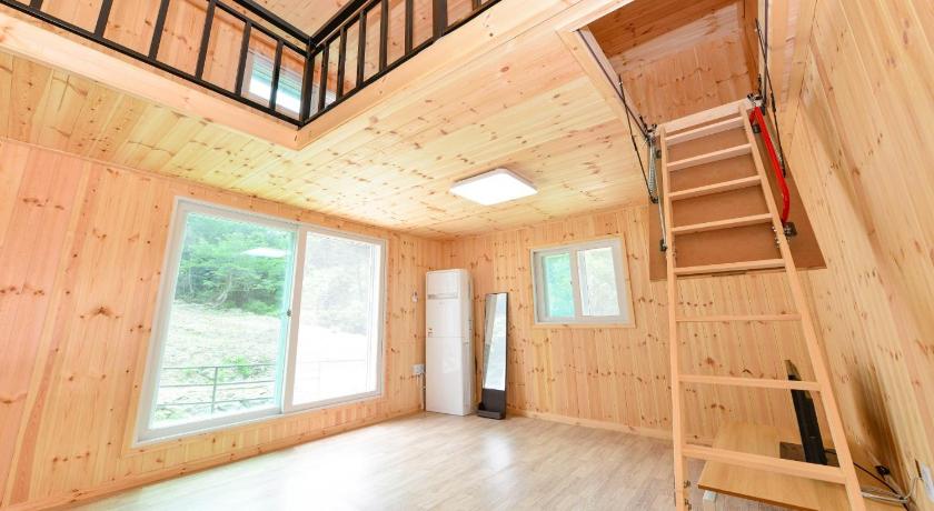 Gapyeong Bongmisan Gyegok Yedang Pension 2-Star Guesthouse exterior