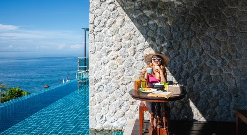 Фото: 1 King Bed, Deluxe Sea View, Pool Access, Non-Smoking 15