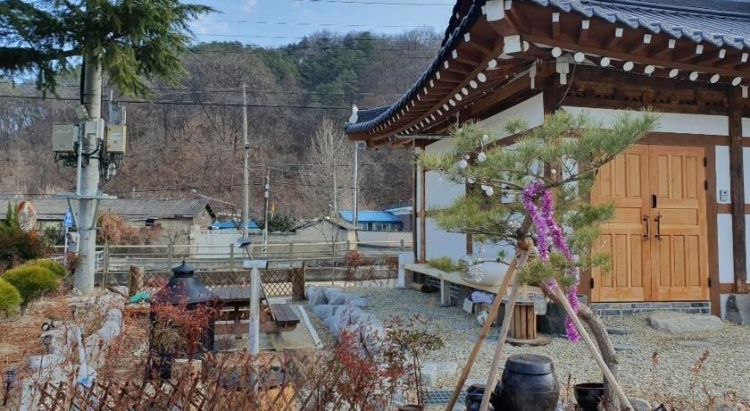 全州 Jeonju Hanok Maeul Daeseung Jeongdam Hanok Dockchae Pension 3つ星 ゲストハウス レストラン