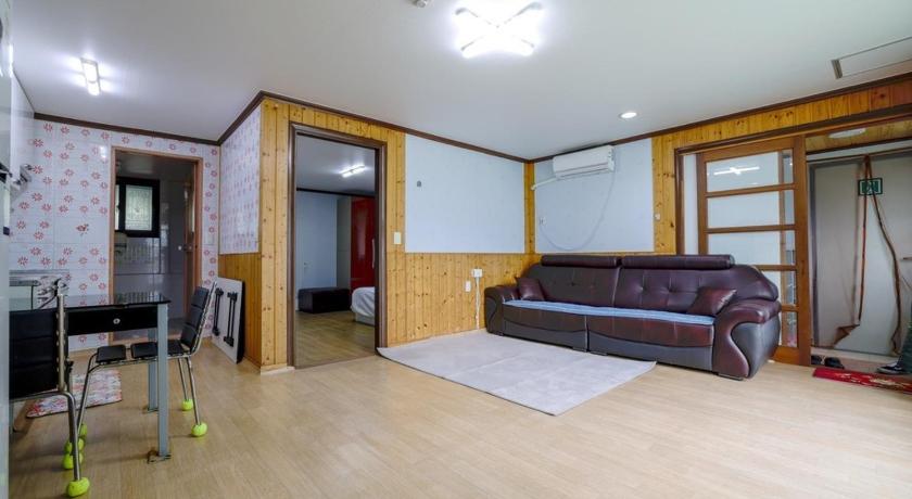 カンウォンド Hill House 3つ星 ゲストハウス プール