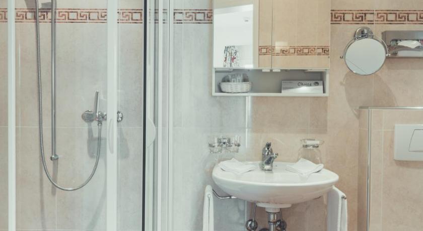 Image of Standard Double Room with Lake View 11