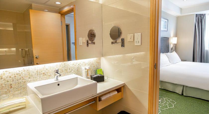 Image of One-Bedroom King Suite - High/Top Floor 2