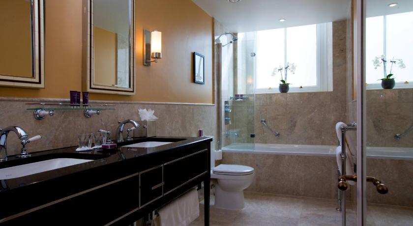 Image of Deluxe Suite with Spa Bath 1