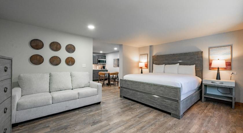 Cove Creek Lodge 107 Lakeside Executive King Suite