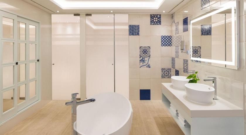 Neptuno Suite, 1 Bedroom Suite, 1 Queen, Top floor, Balcony fotója 5