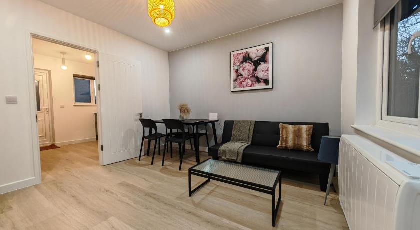 2 Bedroom Cotswold Bungalow
