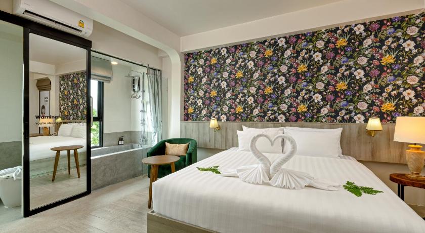 Image of Suite King Bed 7