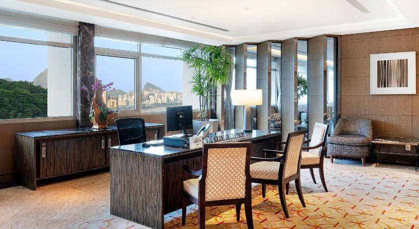 Image of Club Lounge Access, Presidential Suite, 1 King, Oceanfront 8
