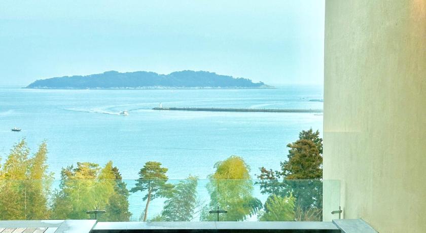 巨済 HOTEL SANGSANG & Private Sang Sang Pool Villa 3つ星 ホテル プール