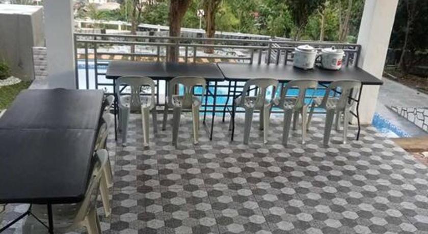 Private Resort Overlooking Taal Lake - image 12