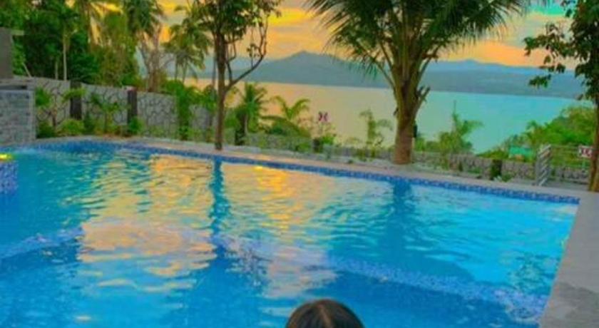 Private Resort Overlooking Taal Lake - image 10