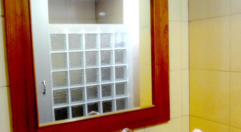 パタヤ The Garden Place 2つ星 ホテル プール